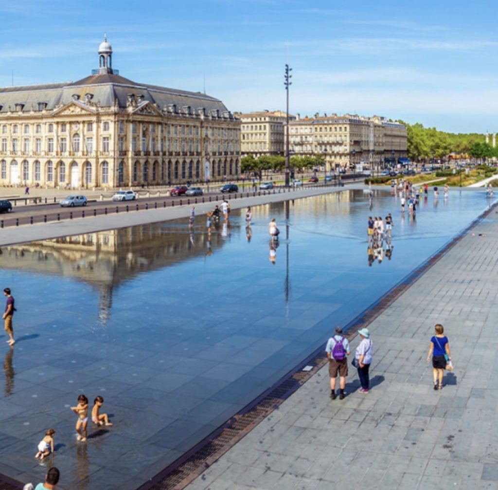 Rencontres à Bordeaux – Trouvez enfin des célibataires sérieux près de chez vous (33) place de la Bourse et du miroir d’eau