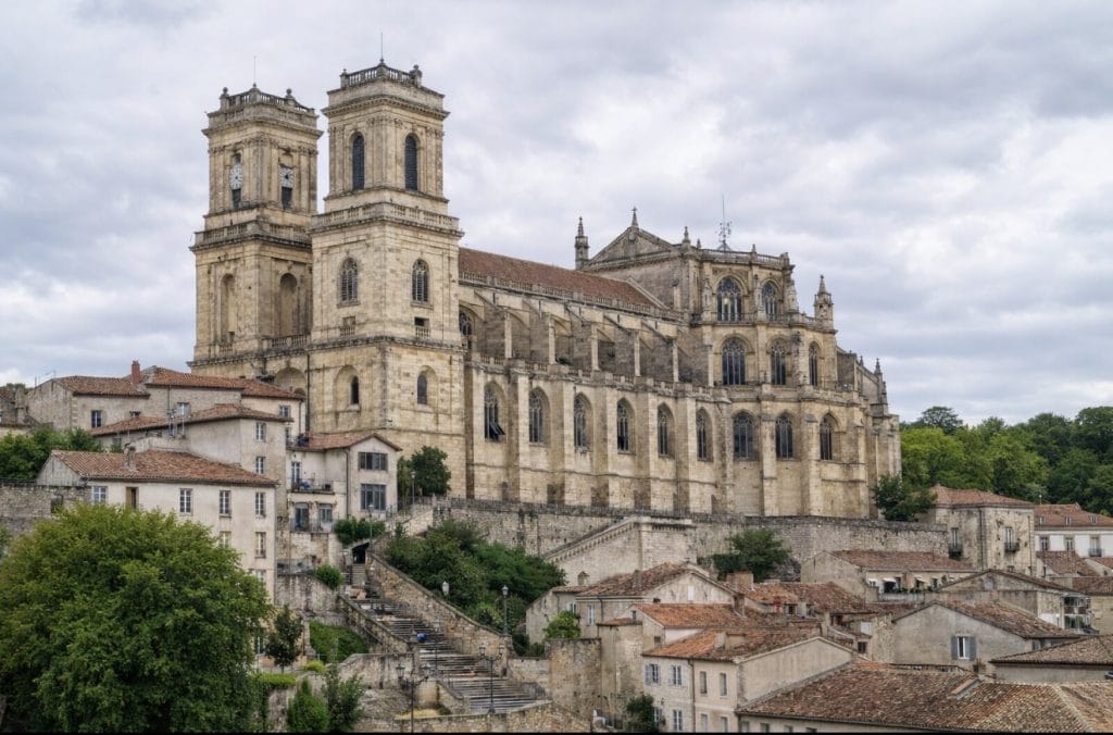 Cathédrale Sainte-Marie d’Auch – Rencontres dans le Gers sérieuses et locales
