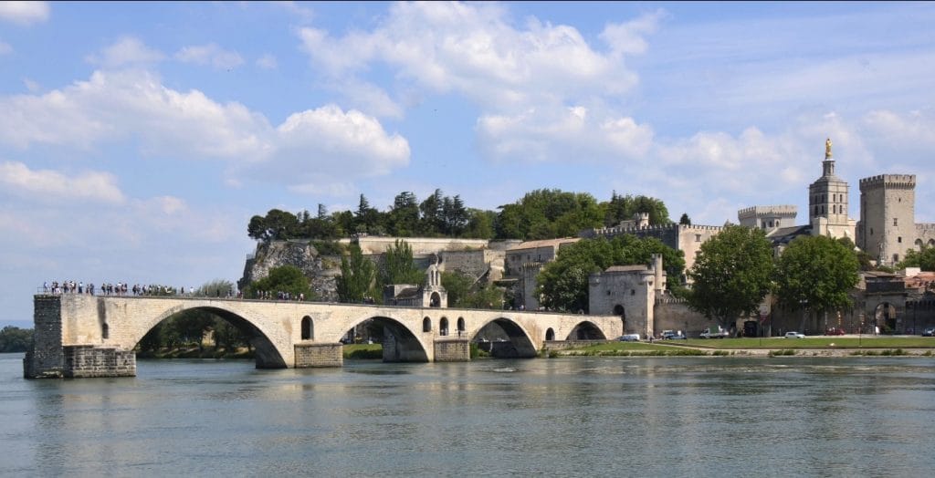 Rencontres à Avignon Saint-Bénézet et Palais des Papes à Avignon  dans le Vaucluse
