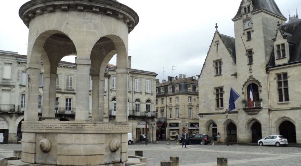 Rencontres à Libourne sur la place Abel Surchamp en Gironde