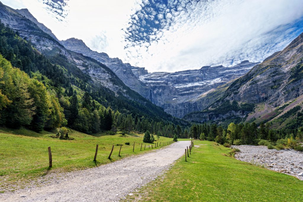 Rencontres dans les Hautes-Pyrénées (65) près de chez vous le Cirque de Gavarnie dans les Hautes-Pyrénées en région Occitanie