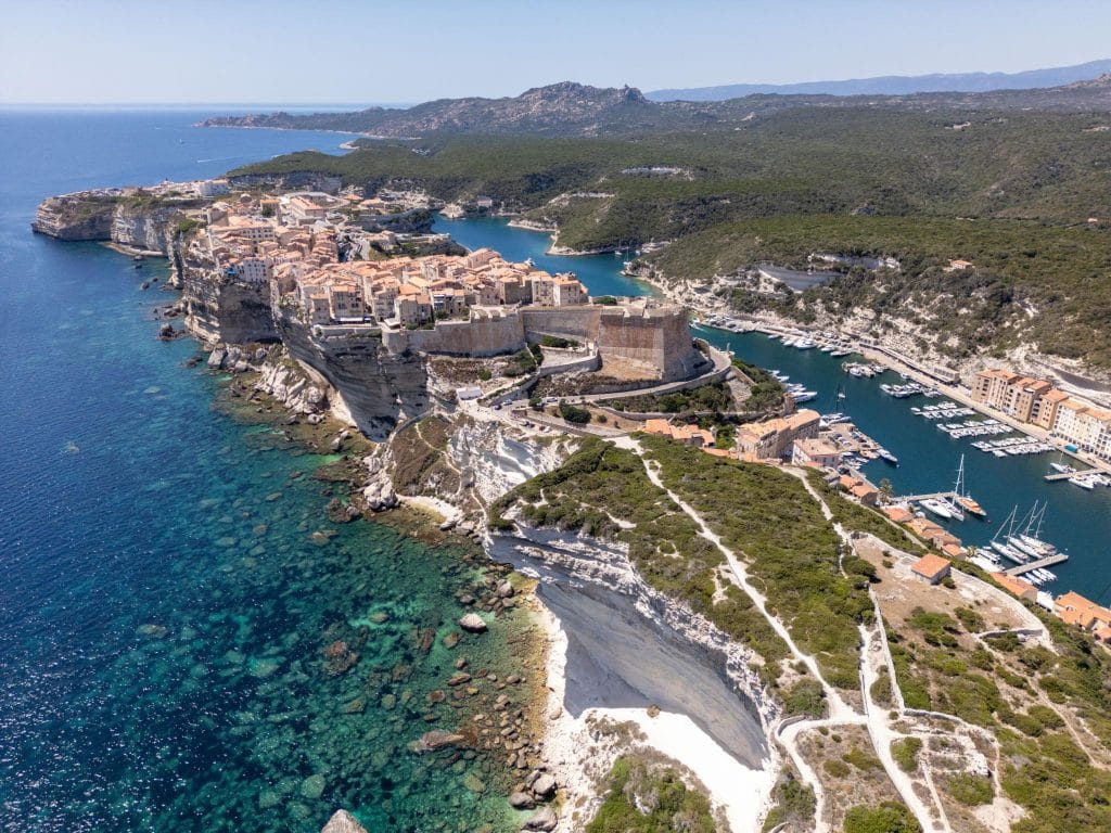 Rencontres en Corse-du-Sud (2A) falaises de Bonifacio Corse-du-Sud 