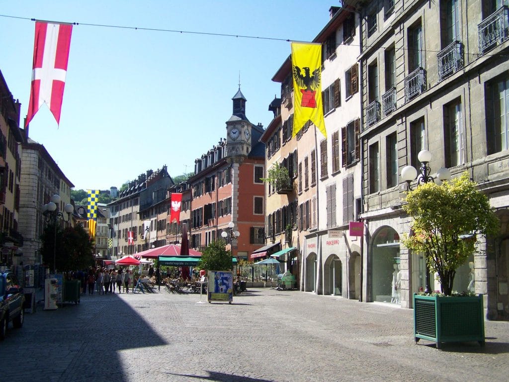 Rencontres en Savoie (73) panorama de Chambéry et des montagnes des Alpes savoyardes