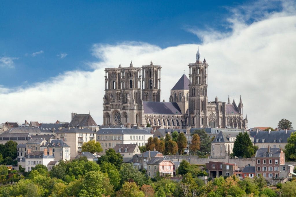 Rencontres dans l’Aisne (02) – Célibataires et rencontres localesLaon cathédrale centre historique Aisne Hauts-de-France