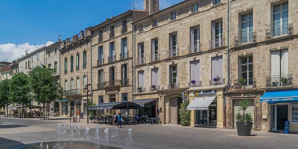 Rencontres à Pézenas (34) – centre historique de la ville dans l’Hérault en Occitanie