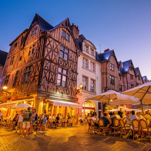 Rencontres à Tours (37) – Place Plumereau