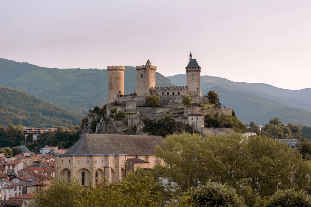 Rencontres en Ariège (09) dans votre département château  de Foix en Ariège dans les Pyrénées en région Occitanie