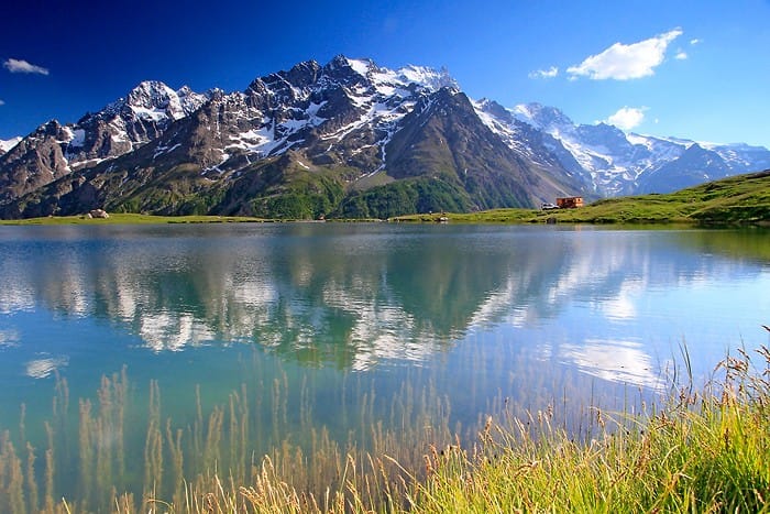 Rencontres dans les Hautes-Alpes (05):panorama des montagnes et du lac de Serre-Ponçon