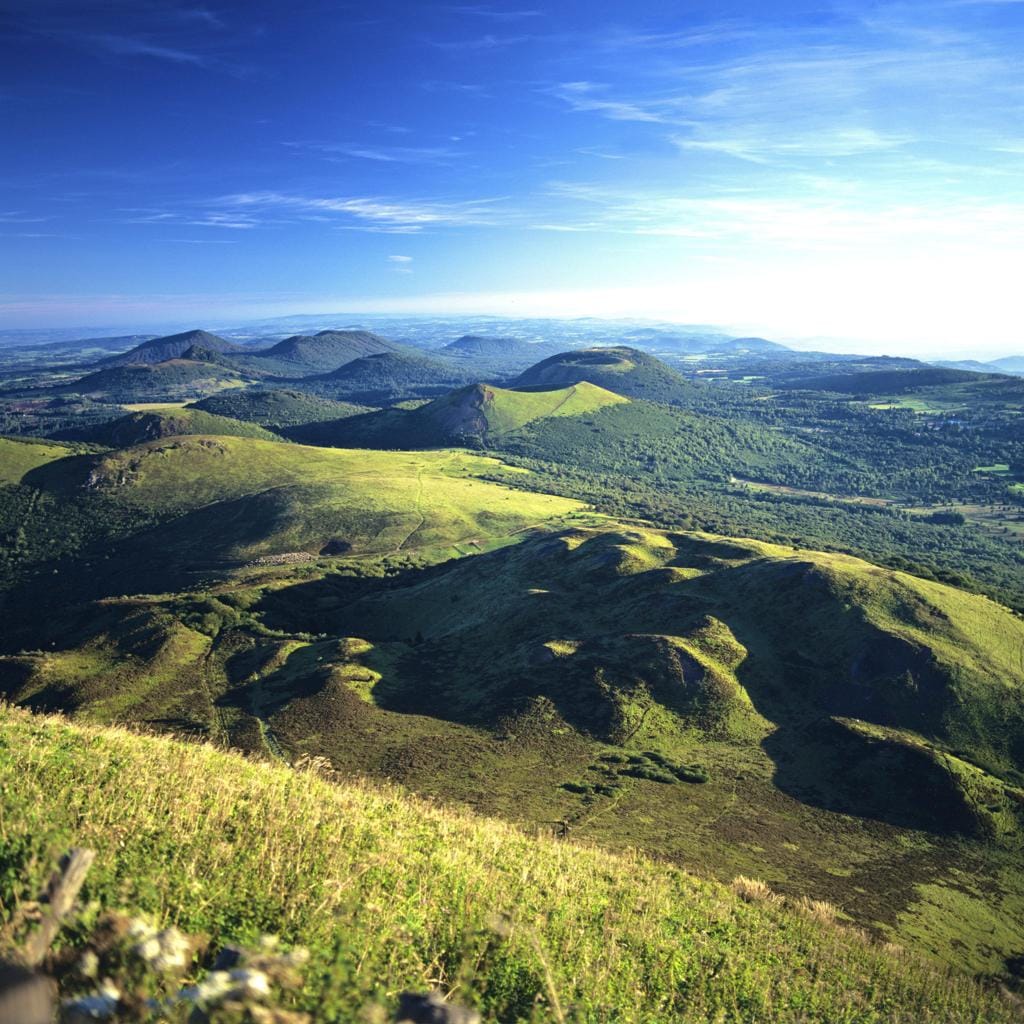 Rencontres dans le Puy-de-Dôme (63) panorama de Clermont-Ferrand et de la Chaîne des Puys
